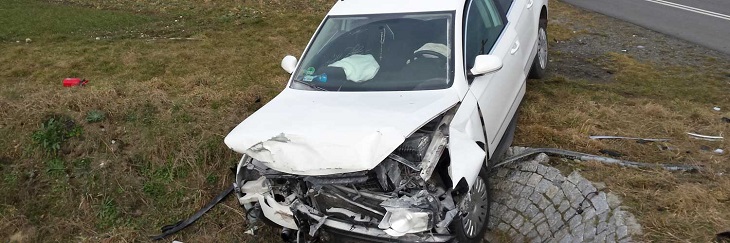 kolizja z udziałem białego kombi